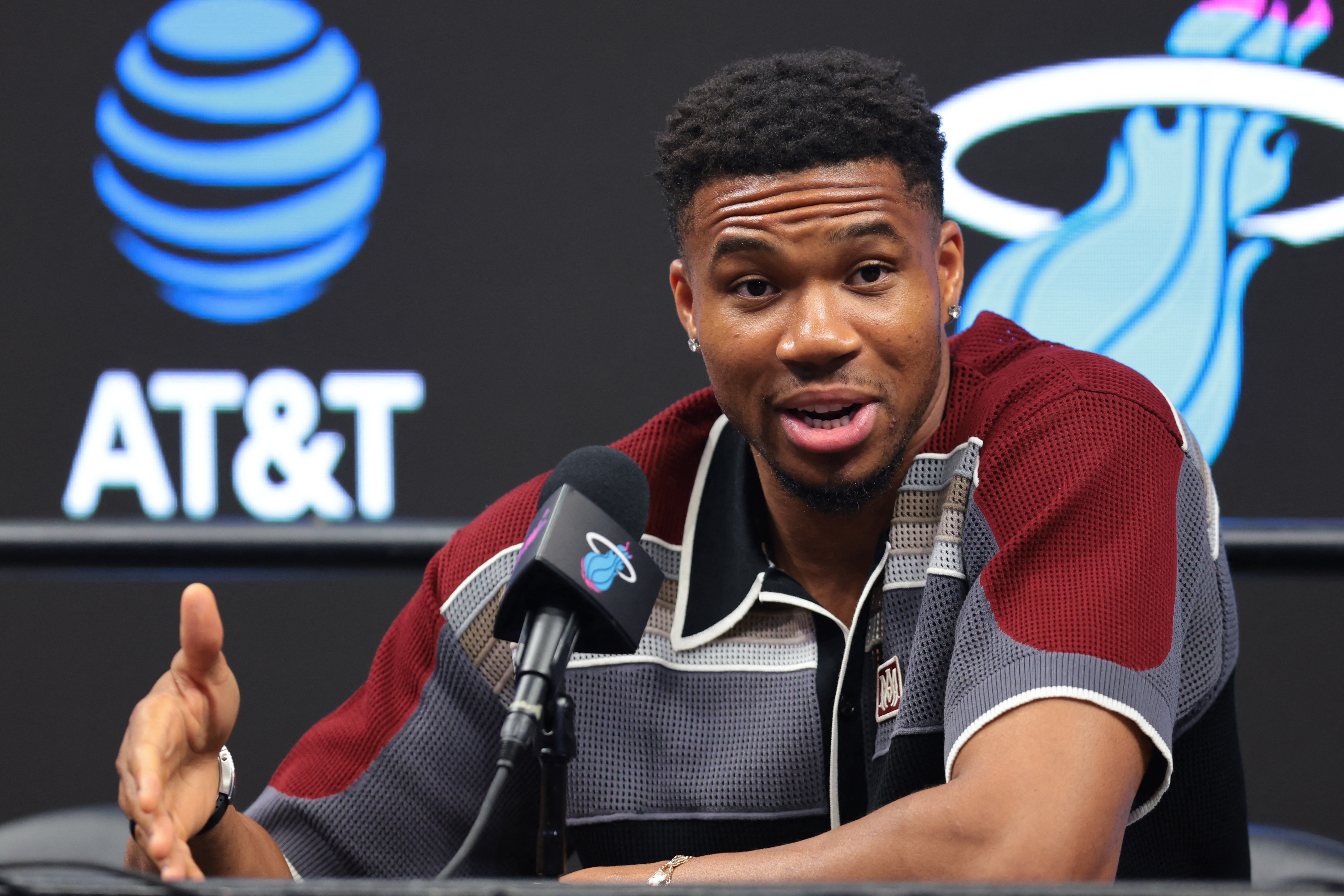 杜兰特：字母哥是我最爱看的球员 他有望成历史最佳