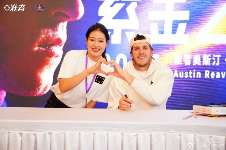 人气火爆?里夫斯中国行厦门站粉丝见面会 球迷面对面邂逅偶像